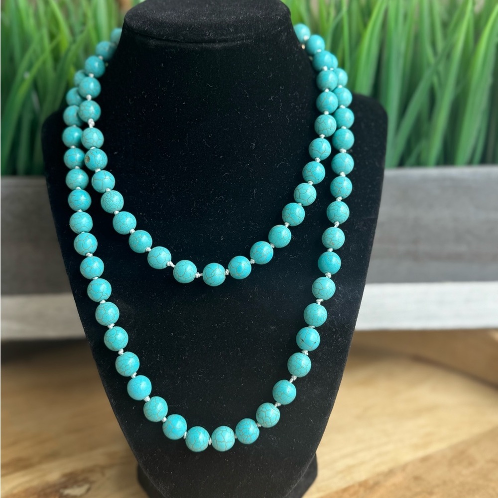 Elegant Turquoise Beaded Necklace